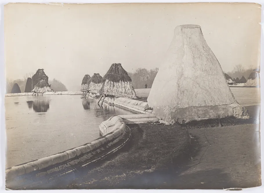 Water Parterre statues